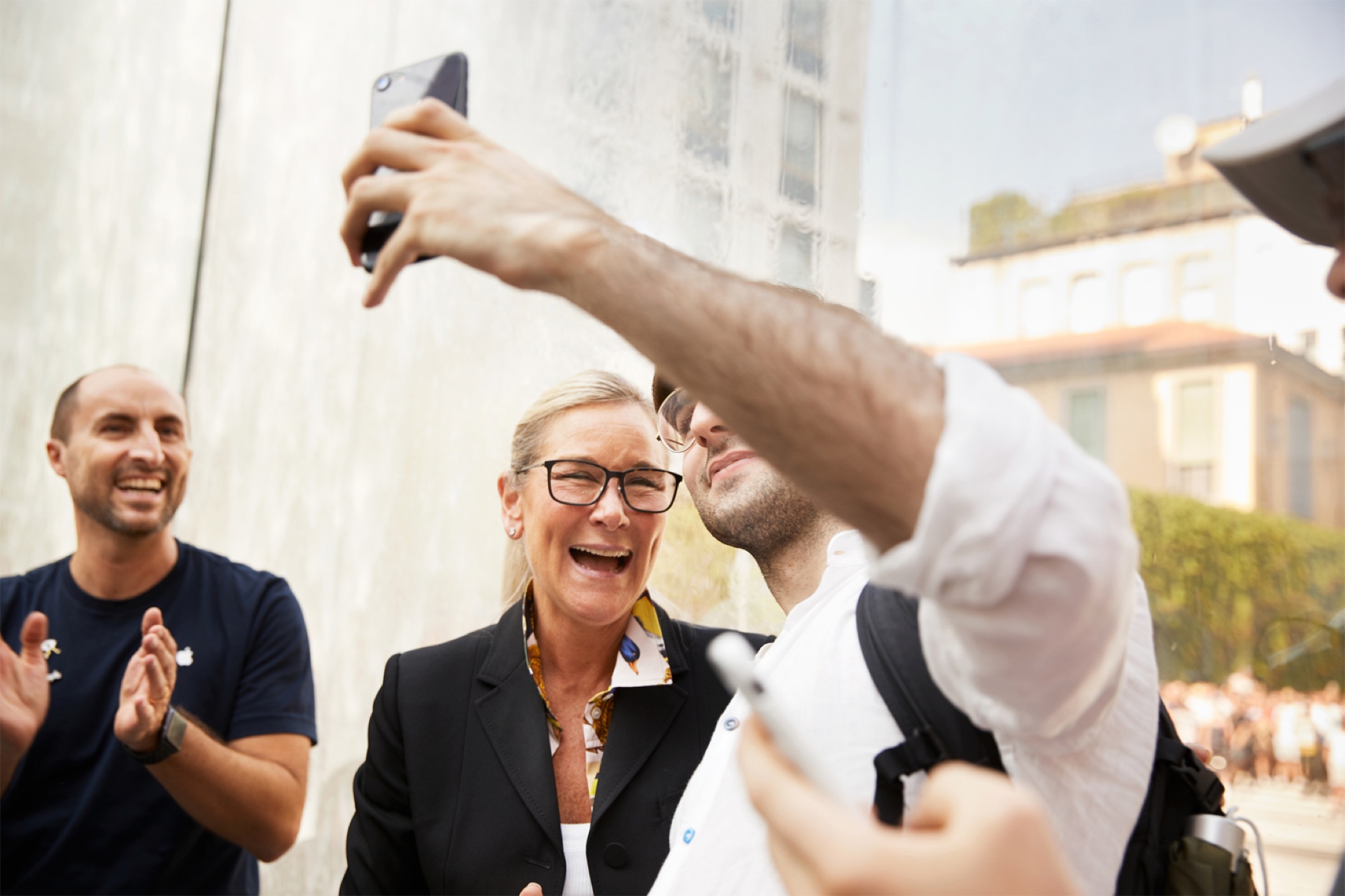Apple Piazza Liberty — selfie all'inaugurazione