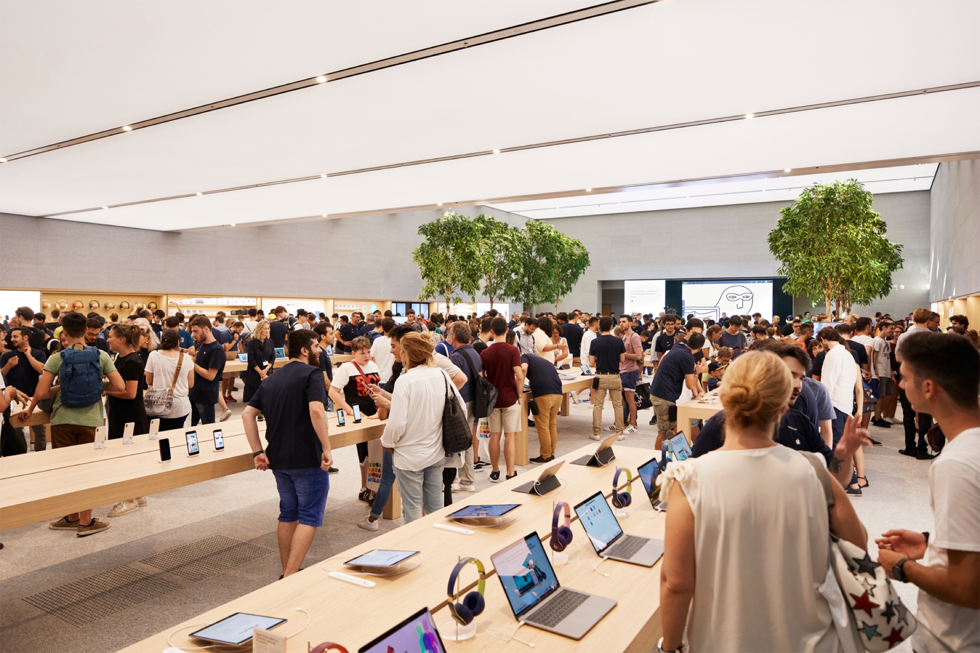 Apple Piazza Liberty — lo store all'apertura
